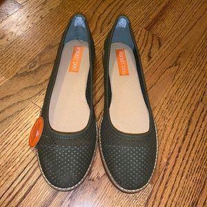 NWT olive perforated flats